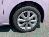 155/65R14インチタイヤ&アルミホイルが装着されています。