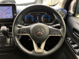 【ステアリングスイッチ】運転中、前方から目線をそらすことなく、オーディオ等の操作が可能な便利機能!安心&快適なドライブを演出してくれます♪