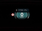 ヘッドアップディスプレイは視認性が非常に良く、運転時の視線を逸らさず様々な情報の確認が行えます。