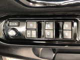 パワーウィンドは今や当たり前の機能ですが、無いと困る機能です。運転席からの操作で、全席の窓を振るオープンにしたり、フルクローズが可能です。