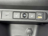 【シートヒーター】体調に合わせて細かく車内環境を調整できちゃいます。天候や、体調に左右されずに快適に1日をスタート出来ますね。