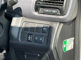 運転席右側には各種スイッチが集約されています