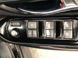 パワーウィンドは今や当たり前の機能ですが、無いと困る機能です。運転席からの操作で、全席の窓を振るオープンにしたり、フルクローズが可能です。
