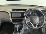 【前方視界】開放的な前方視界!運転がしやすく疲れにくいです♪窓が大きく、見通しがとっても良いおクルマですよ♪