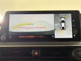 パノラミックビューモニター付きです。車両を上から見たような映像をディスプレイオーディオ画面に表示。運転席からの目視だけでは見にくい、車両周辺の状況をリアルタイムでしっかり確認できます。