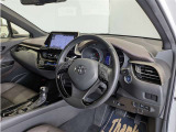 見通しのよいすっきりとした視界で、誰でも運転しやすいです。運転のしやすさは疲れにくさにも繋がりますよ♪