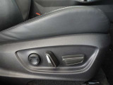 パワーシート搭載。微妙な調整が手軽にでき、ピッタリのポジションで運転することが可能です。