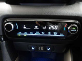 オートエアコンです。車内を設定温度に保ち、快適空間をキープします。