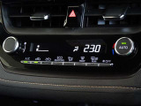 車内を快適に、オートエアコンを装備しています。