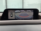 狭い場所での駐車やすれ違いなどでより的確な運転操作に役立つ360&deg;ビューモニターが装備されています。