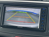 【バックカメラ】駐車時に後方がリアルタイム映像で確認できます。大型商業施設や立体駐車場での駐車時や、夜間のバック時に大活躍!運転スキルに関わらず、今や必須となった装備のひとつです!