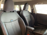 MINIのシートは体を包み込むようなデザインになっているので長時間運転しても疲れにくい設計です。