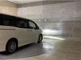 LEDヘッドランプです。十分な明るさを保ちつつも消費電力が少なく、バルブ寿命も長いのが特徴です。瞬時にMAXの光量を発揮するのもLEDならではです。