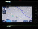 ナビ付きで、遠出や初めての道も安心。道に迷う心配が少なく、同乗者との会話や運転に集中出来ます。ご家族でのお出かけにも心強いポイントです。