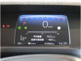 操作性に優れた運転席となります!小物入れや各ボタンの配置にこだわり、使いやすいです!座り心地もよく視認性も良好なのでロングドライブもお任せ下さい!