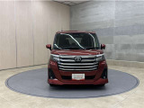 お車購入のポイントとなるフロントマスクです!シャープな目つきが印象的なデザインのヘッドランプです。