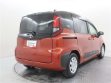 おしゃれな赤・黒ツートンのお車になります。