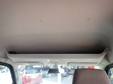 収納に便利なオーバーヘッドコンソール。車内の整理整頓に役立ちます。