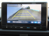リアワイドカメラシステム!従来の視野に加えて、後方側方を約180&deg;まで見えるワイドビューと、後方を真上から見たような視野で駐車時などに便利なトップダウンビューの3つの視野があります!