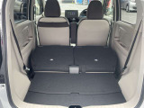 リアシートを両方倒すと更にラゲッジスペースが広がります。より多くの荷物を積み込む事が出来ます!