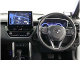 スタイリッシュなデザインのインパネ。各操作スイッチは使いやすい位置に配置されてます。