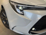 【LEDヘッドライト】悪天候や夜間走行時も良好な視界を確保し安心して運転できる高輝度LEDヘッドライトを装備!点灯速度が早く、消費電力も抑えられています。