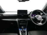 すっきりとしたデザインの運転席まわりですね