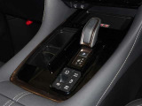 電動パーキングブレーキ・ブレーキホールドを装備してます。ホールド機能は信号待ちが多い一般道で疲労軽減になり、大好評です!