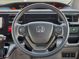 視界の良い運転席、ステアリング周りの画像です。