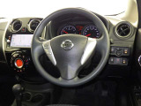 運転席まわりです。 各操作スイッチは使いやすい位置に配置されてます。