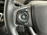 ステアリングリモコンは、運転中でも簡単に音量調整やチャンネル変更もできます!わき見運転防止にもつながるので安心です♪