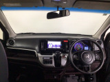 【前方視界】開放的な前方視界!運転がしやすく疲れにくいです♪窓が大きく、見通しがとっても良いおクルマですよ♪