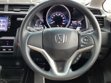 Hondaセンシング搭載ミリ波レーダーと単眼カメラで、クルマの前方の状況を認識。ブレーキやステアリングの制御技術と協調し、安心・快適な運転や事故回避を支援する先のシステムです