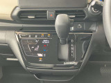 ◆オートエアコン◆車内に取り込む外気をキレイにして、安心おでかけ!操作性と視認性に優れたタッチパネル式です!凹凸が少なく、お掃除が楽にできます!