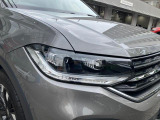 精悍な印象を与えるLEDデイタイムランニングライト。昼間でも存在感をアピール。