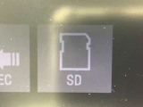 音楽SDカード入ります。