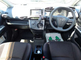 オシャレなインテリアで運転する気分も盛り上がりますよね^^