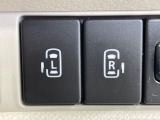 【両側パワースライドドア】スマートキーや運転席のスイッチで後席両側スライドドアの開閉が可能♪電動だから力を入れてドアを開ける必要が無く、小さなお子様でも簡単に開け閉めでき快適です♪