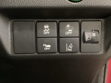 ハンドルの右側にはヘッドライトレベライザーとHondaセンシング用のメインスイッチがついています。ヘッドライトレベライザーは道路状況や積荷の加重に応じてライトの高さを調節できます。