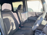 運転席まわりには十分なスペースがあり、大柄な方でもゆったり運転していただける環境です。