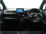 ◆視界広々で非常に運転しやすくロングドライブでも疲れを感じさせないすっきりとまとまったインパネ周りです。