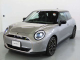 フロントフェイスはMINIアイコンとして永らく愛されるデザイン性の良さと、ブランドの魅力を感じる事ができます。