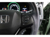 Hondaセンシングの機能のひとつ、アダプティブクルーズコントロール付!アクセルから足を離しても設定したスピードと前車との車間を保ち走行してくれます!車線維持もアシスト☆高速道路で疲労軽減ですね☆