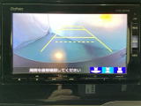 バックでの車庫入れも安心です! リアカメラが付いているバックモニター付のナビを装備しております。操作線もついており距離感も画面から確認できます。