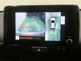 パノラミックビューモニター搭載。カメラで車両周囲の状況を映し出すため、狭い場所での駐車などに役立ちます。