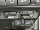 ETC搭載車しか通過できないスマートICが利用できるようになります。現在、スマートICの設置箇所も増えてきてます。また、料金所での小銭の出し入れや雨天時における窓の開閉などの紛らわしさも解消されます。