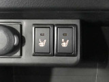 運転席と助手席のシートはヒーター付き。