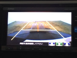 【バックカメラ】運転が苦手な方も車庫入れラクラクです!ギアをリバースに入れれば自動的に切り換わりますので、面倒な操作は不要です♪狭い駐車場もお車を傷つけず安心ですね!