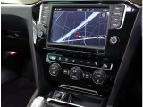 VW純正インフォティメントシステム「DiscoverPro」大変使いやすいタッチパネル型ナビゲーションでETC2.0とエンブレム内蔵バックカメラが付いています。