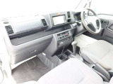 高品質カークリーニング ピカピCar 外装・内装、岐阜トヨペットの専門スタッフがシートもカーペットも綺麗に洗浄済み!プロの仕上げを是非ご確認下さいませ。